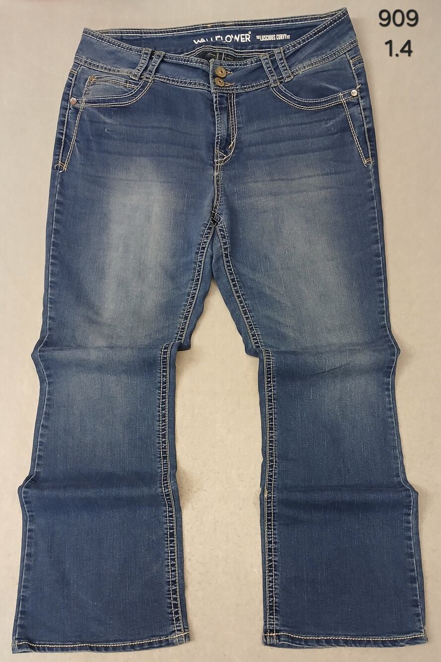Wallflower (15R) Women's Curvy Fit Boot Cut Blue Denim Jeans